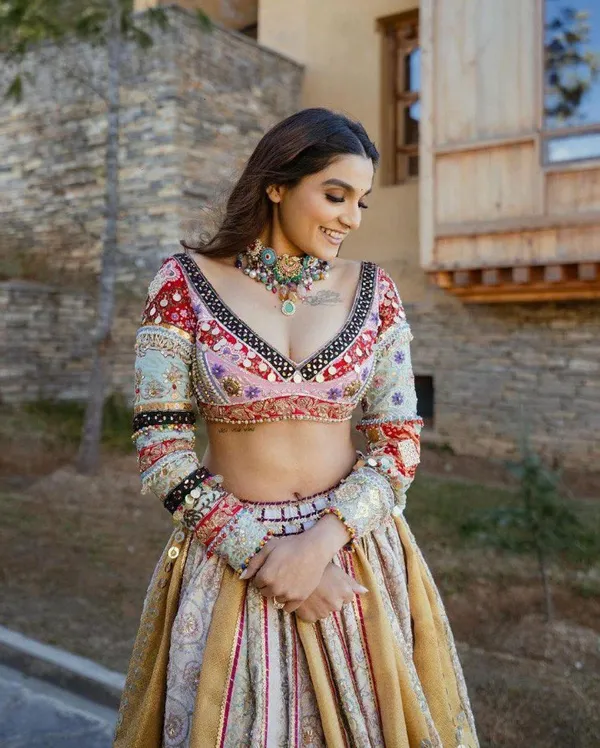 Off_White_Lehngha_Attached_Real_Mirror_Work_With_Heavy_Dupatta_With__Blouse_Piece