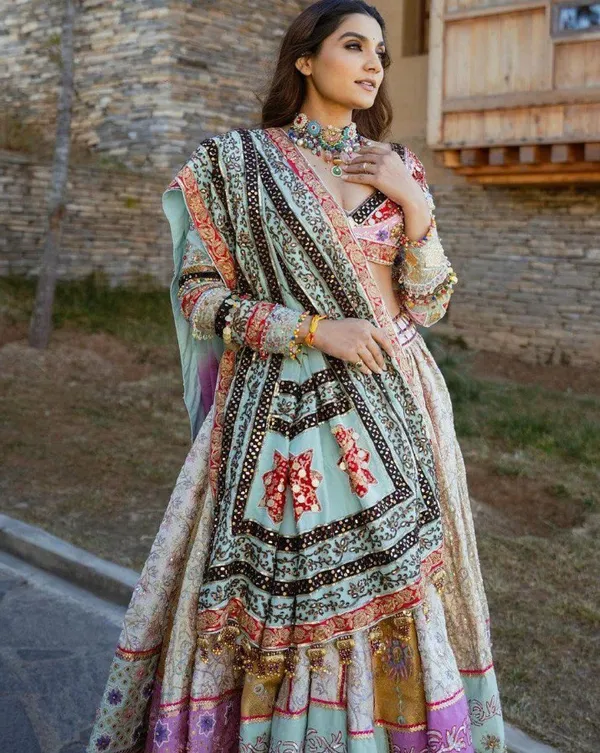 Off_White_Lehngha_Attached_Real_Mirror_Work_With_Heavy_Dupatta_With__Blouse_Piece