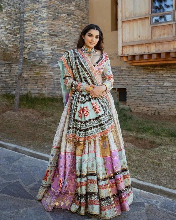 Off_White_Lehngha_Attached_Real_Mirror_Work_With_Heavy_Dupatta_With__Blouse_Piece