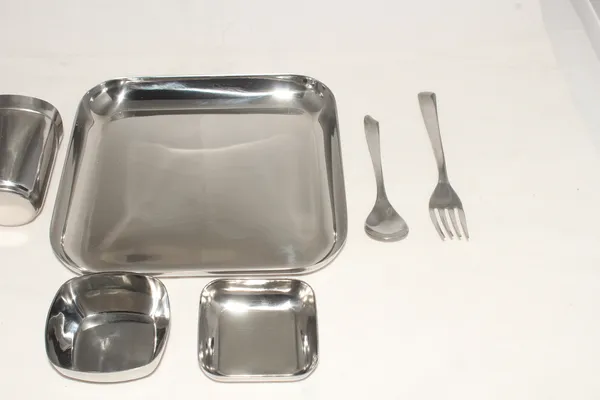 Grey_Stainless_Steel_Dinner_Set_For_Kids_Square_2_Bowls_Glass_Spoon_Plate_(8_Inch_Square)