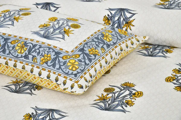 380_TC_jaipuri_print_100%_Cotton_Bedsheet_With_Two_Pillow_Covers_/_handblock_print_bedsheet_-_275_X_275_cm_(King_size)