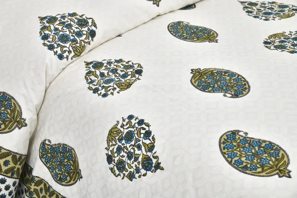 380_TC_jaipuri_print_100%_Cotton_Bedsheet_With_Two_Pillow_Covers_/_handblock_print_bedsheet_-_275_X_275_cm_(King_size)