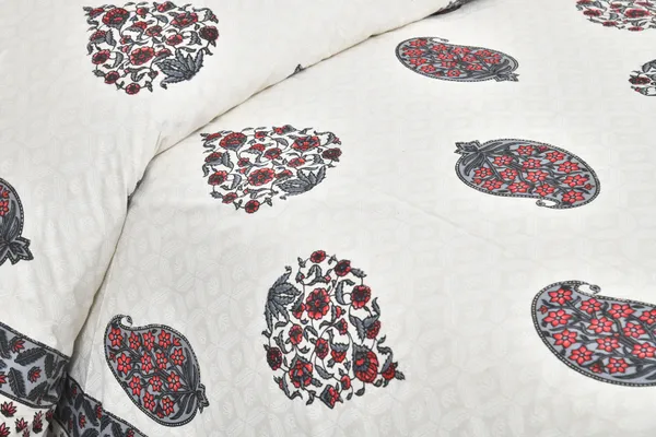 380_TC_jaipuri_print_100%_Cotton_Bedsheet_With_Two_Pillow_Covers_/_handblock_print_bedsheet_-_275_X_275_cm_(King_size)