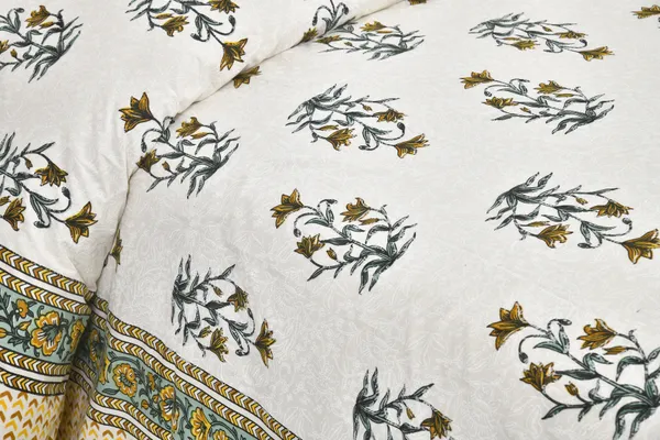 380_TC_jaipuri_print_100%_Cotton_Bedsheet_With_Two_Pillow_Covers_/_handblock_print_bedsheet_-_275_X_275_cm_(King_size)