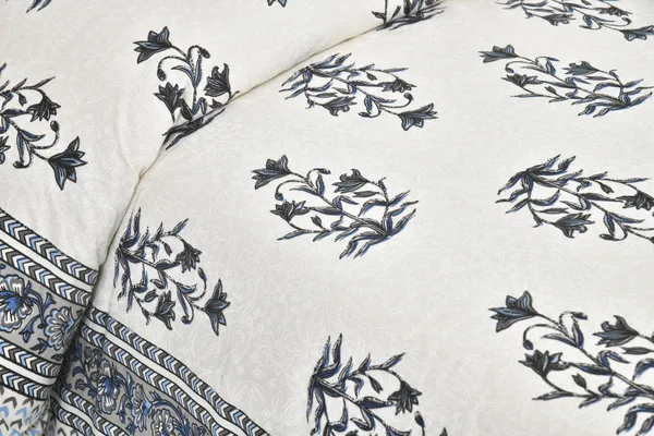 380_TC_jaipuri_print_100%_Cotton_Bedsheet_With_Two_Pillow_Covers_/_handblock_print_bedsheet_-_275_X_275_cm_(King_size)