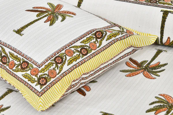 380_TC_jaipuri_print_100%_Cotton_Bedsheet_With_Two_Pillow_Covers_/_handblock_print_bedsheet_-_275_X_275_cm_(King_size)