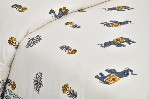 380_TC_jaipuri_print_100%_Cotton_Bedsheet_With_Two_Pillow_Covers_/_handblock_print_bedsheet_-_275_X_275_cm_(King_size)