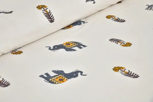 380_TC_jaipuri_print_100%_Cotton_Bedsheet_With_Two_Pillow_Covers_/_handblock_print_bedsheet_-_275_X_275_cm_(King_size)