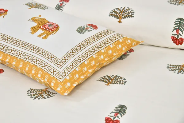 380_TC_jaipuri_print_100%_Cotton_Bedsheet_With_Two_Pillow_Covers_/_handblock_print_bedsheet_-_275_X_275_cm_(King_size)