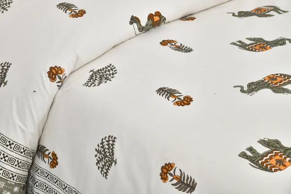 380_TC_jaipuri_print_100%_Cotton_Bedsheet_With_Two_Pillow_Covers_/_handblock_print_bedsheet_-_275_X_275_cm_(King_size)