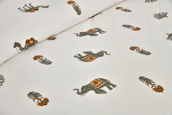 380_TC_jaipuri_print_100%_Cotton_Bedsheet_With_Two_Pillow_Covers_/_handblock_print_bedsheet_-_275_X_275_cm_(King_size)