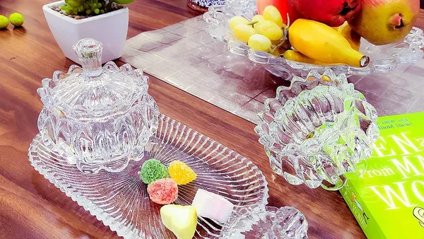 Glass_Candy_Dish_with_Lid,_Crystal_Candy_Jar,_Decorative_Candy_Bowl,_Cookie_Jar,_Jewelry_Dish,_Covered_Candy_Jar,_Small_Glass_Jars_for_Buffet,_Kitchen,_Home,_Office_Desk_(Set_of_1)_(Crystal)
