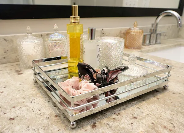 Glass_Candy_Dish_with_Lid,_Crystal_Candy_Jar,_Decorative_Candy_Bowl,_Cookie_Jar,_Jewelry_Dish,_Covered_Candy_Jar,_Small_Glass_Jars_for_Buffet,_Kitchen,_Home,_Office_Desk_(Set_of_1)_(Diamond)