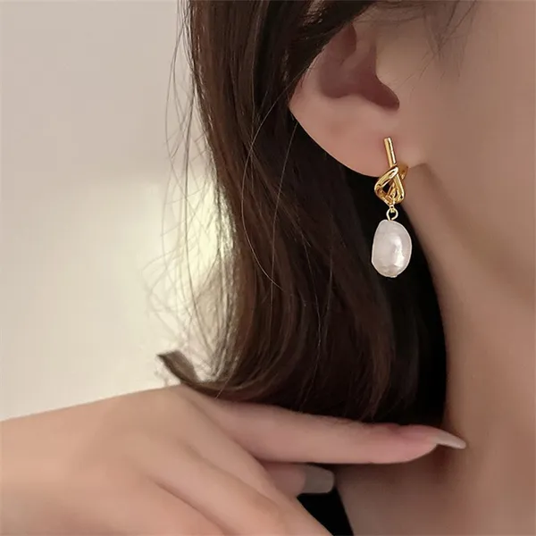 Korean_Knots_of_Grace:_Pearl_Drop_Gold_Earring_For_Women_And_Girls