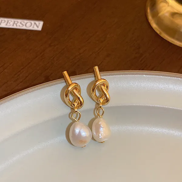 Korean_Knots_of_Grace:_Pearl_Drop_Gold_Earring_For_Women_And_Girls