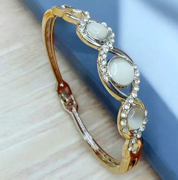 Premium_Luxurious_Stainless_Steel_Silver_Anti_Tarnish_Zirconia_Kada_Bracelet_Gifts_For_Girls_For_Women_And_Girls