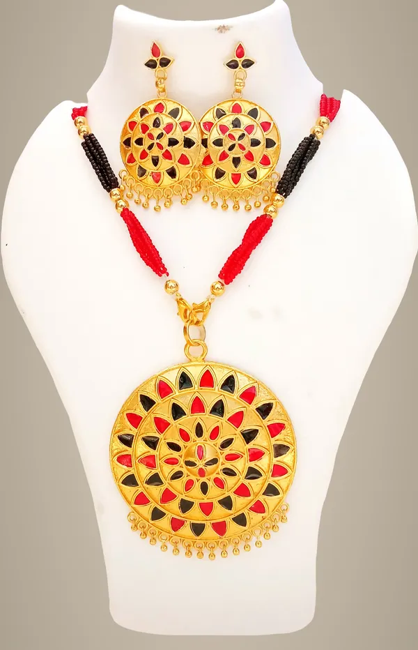 Assamese_Traditional_Gold_Plated_Red_Black_Japi_Tassel_Jewellery_Set_For_Women_&_Girl