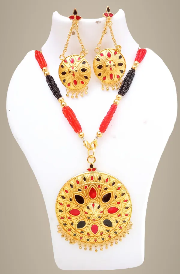 Assamese_Traditional_Red_And_Black_Colour_Tassel_Set_For_Women