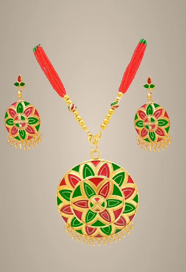Assamese_Traditional_Red_And_Green_Colour_Japi_Jewellery_Set_For_Women
