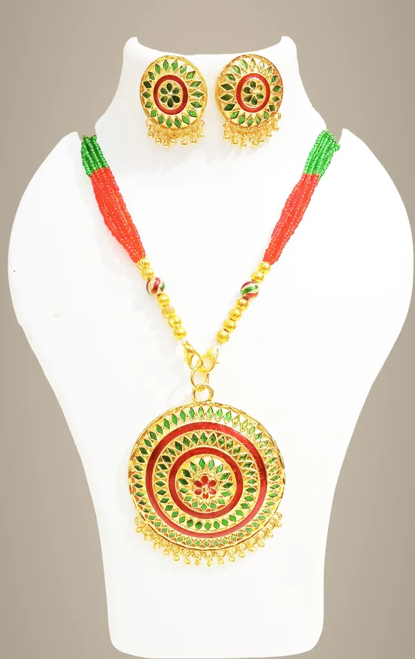Assamese_Traditional_Red_And_Green_Colour_Japi_Tassel_Set_For_Women