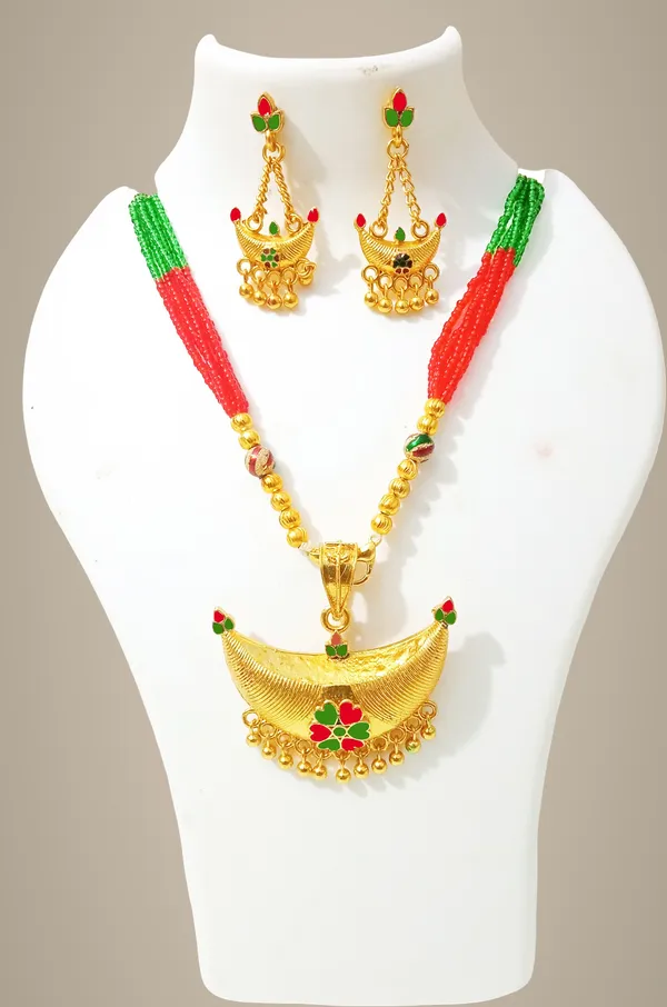 Assamese_Traditional_Red_And_Green_Colour_Joonbiri_Tassel_Set_For_Women