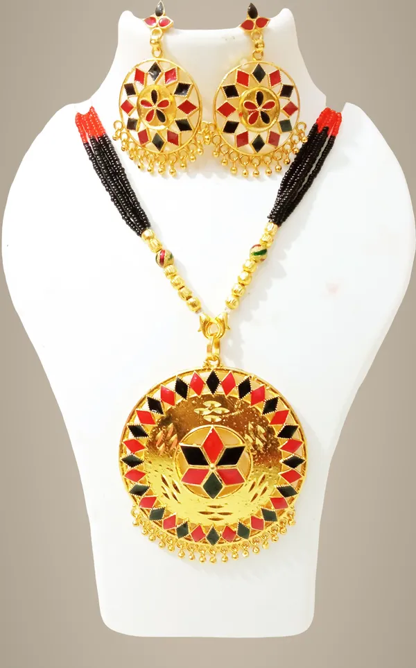Assamese_Traditional_Red-Black_Colour_Gold-Plated_Japi_Tassel_Jewellery_Set_For_Women