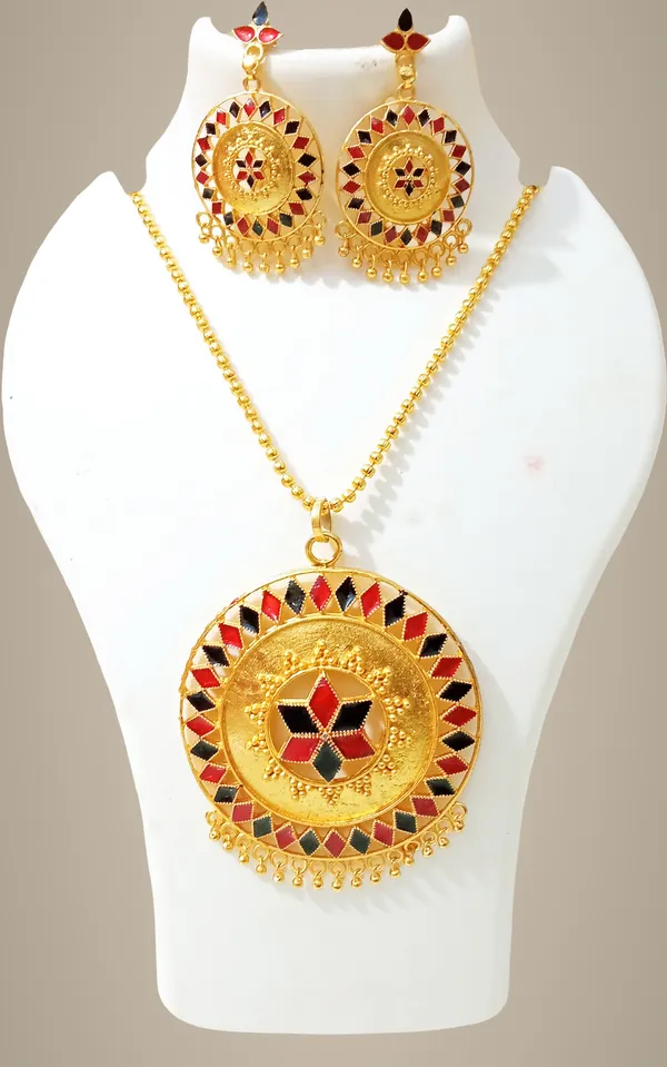 Assamese_Traditional_Red_And_Black_Colour_Japi_Chain_Jewellery_Set_For_Women