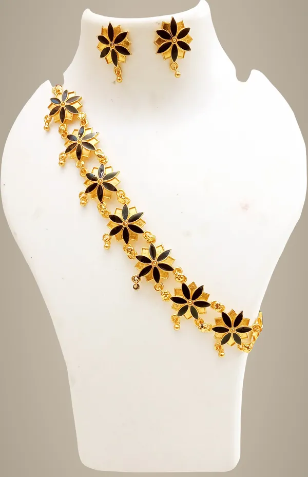Assamese_Traditional_Black_Colour_And_Gold-Plated_Golpata_Jewellery_Set_For_Women