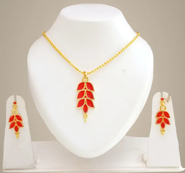 Assamese_Traditional_Gold_Plated_Red_Colour_Patti_Design_Chain_Pendant_Set_For_Women