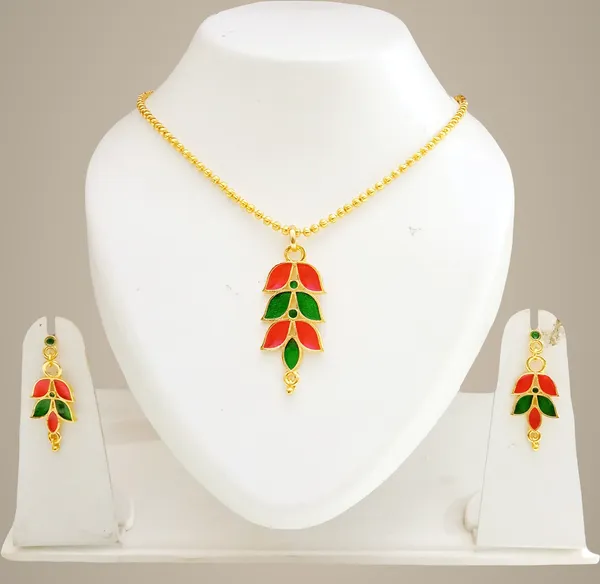 Assamese_Traditional_Gold_Plated_Red_Green_Colour_Patti_Design_Pendant_Chain_Set_For_Women