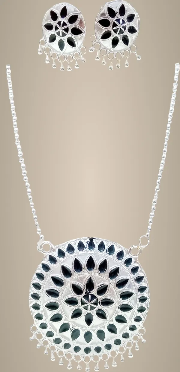 Assamese_Traditional_Silver_Plated_Black_Colour_Japi_Chain_Jewellery_Set_For_Women