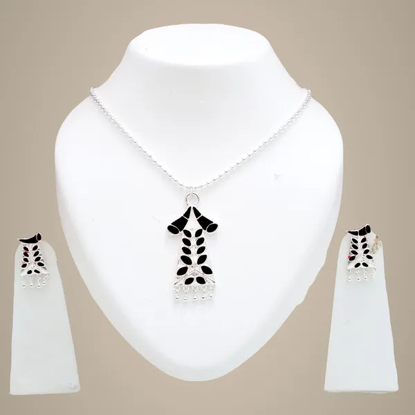 Assamese_Traditional_Silver_Plated_Black_Colour_Pendant_Chain_Set_For_Women