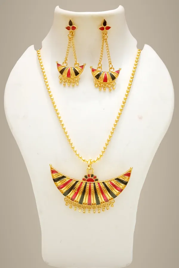 Assamese_Traditional_Red-Black_Joonbiri_Chain_Jewellery_Set_For_Women