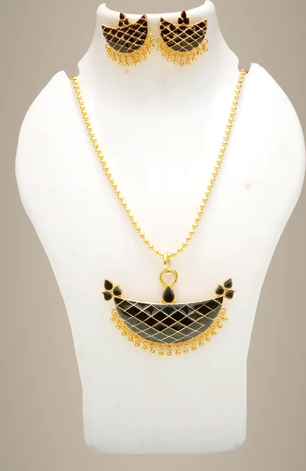 Assamese_Traditional_Gold_Plated_Black_Colour_Chain_Jewellery_Set_For_Women