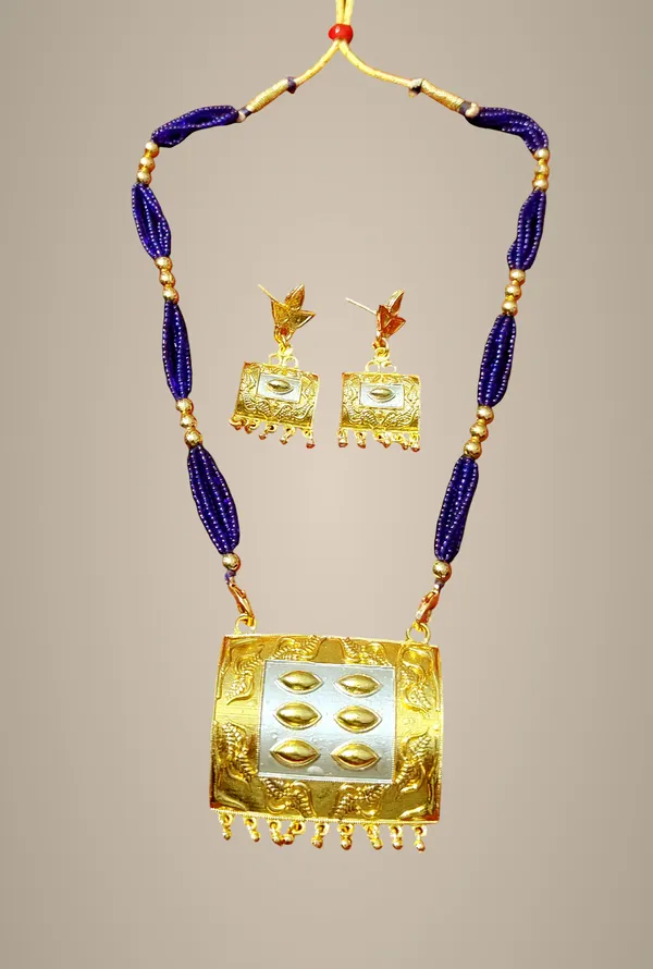 Assamese_Traditional_Gold-Silver_Biscuit_With_Kd_Blue_Tassel_Bm