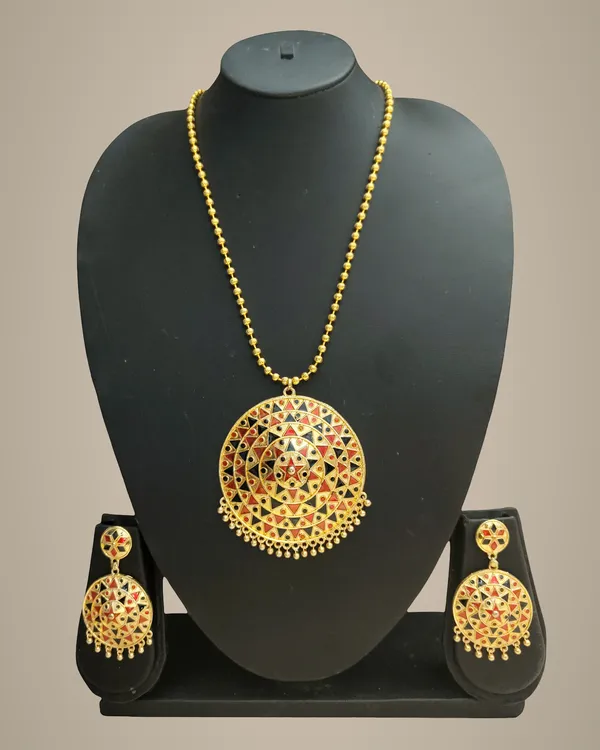 Assamese_Traditional_Mult_Big_Japi_With_Goti_Chain
