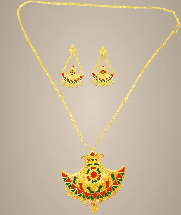 Assamese_Traditional_Gold_Plated_Red_Green_Colour_Chain_Jewellery_Set_For_Women