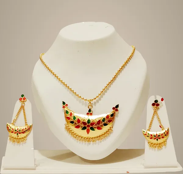 Assamese_Traditional_Gold_Plated_Red_Green_Colour_Joonbiri_Chain_Jewellery_Set_For_Women