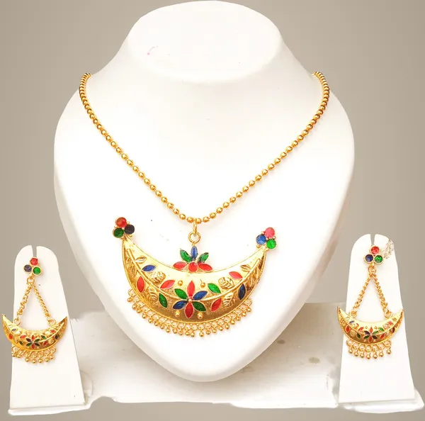 Assamese_Traditional_Gold_Plated_Multi_Colour_Joonbiri_Chain_Jewellery_Set_For_Women