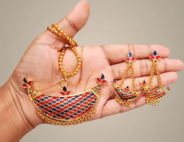 Assamese_Traditional_Gold_Plated_Red_Blue_Colour_Joonbiri_Chain_Jewellery_Set_For_Women