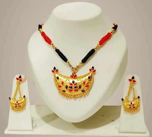Assamese_Traditional_Gold_Plated_Red_Black_Colour_Joonbiri_Tassel_Jewellery_Set_For_Women