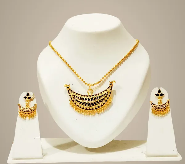 Assamese_Traditional_Gold_Plated_Black_Colour_Joonbiri_Chain_Jewellery_Set_For_Women