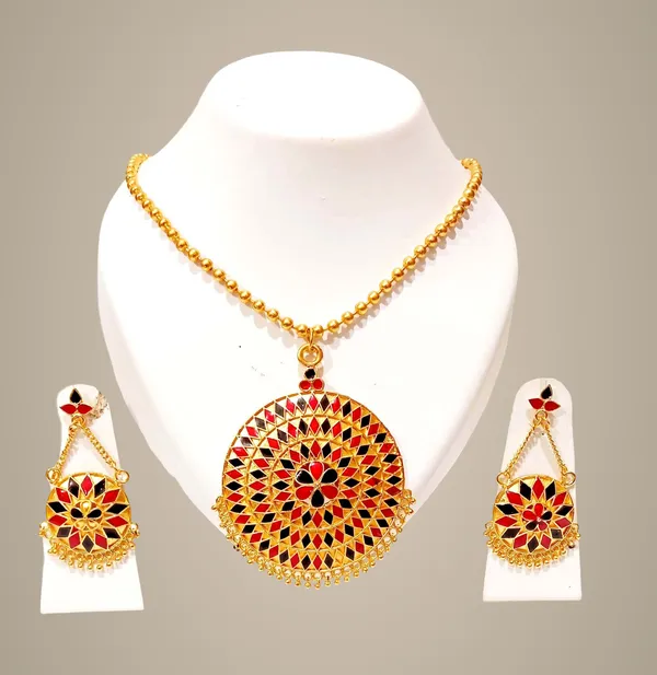 Assamese_Traditional_Gold_Plated_Red_Black_Colour_Japi_Chain_Jewellery_Set_For_Women