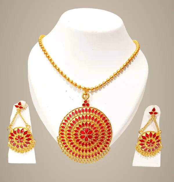 Assamese_Traditional_Gold_Plated_Red_Colour_Japi_Chain_Jewellery_Set_For_Women