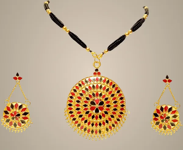 Assamese_Traditional_Gold_Plated_Red_Black_Colour_Japi_Tassel_Jewellery_Set_For_Women