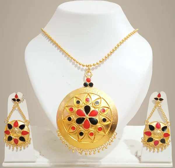 Assamese_Traditional_Gold_Plated_Red_Black_Color_Japi_Chain_Jewellery_Set_For_Women