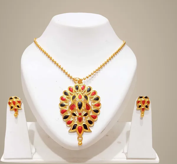 Assamese_Traditional_Gold_Plated_Red_Black_Colour_Chain_Jewellery_Set_For_Women