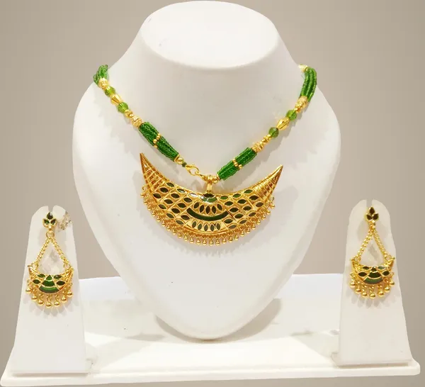 Assamese_Traditional_Gold_Plated_Red_Green_Colour_Joonbiri_Tassel_Jewellery_Set_For_Women