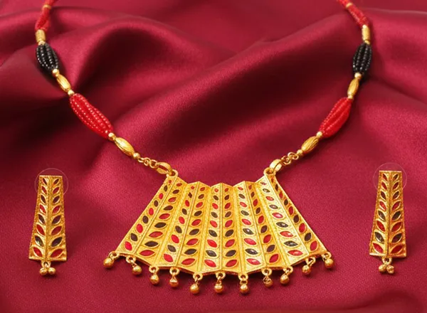 Assamese_Traditional_Gold_Plated_Red_Black_Colour_Tassel_Jewellery_Set_For_Women