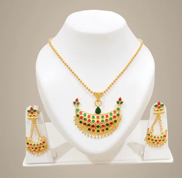 Assamese_Traditional_Gold_Plated_Red_Green_Colour_Joonbiri_Chain_Jewellery_Set_For_Women